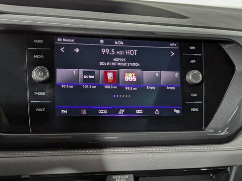 Used 2024 Volkswagen Taos SEL image 31