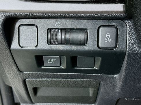 Used 2017 Subaru Crosstrek 2.0i Limited image 17