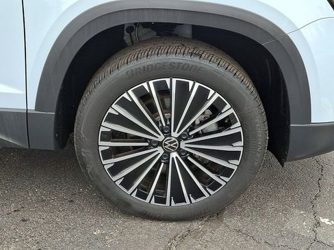 Used 2025 Volkswagen Taos SE image 8