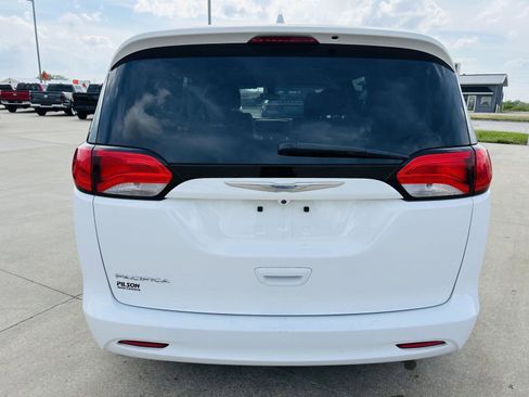 Used 2017 Chrysler Pacifica Touring w/ Tire & Wheel Group image 34