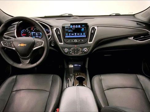 Used 2018 Chevrolet Malibu Premier w/ Premier Sun and Wheel Package image 16