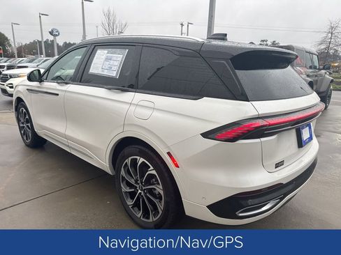 Used 2024 Lincoln Nautilus Reserve w/ Equipment Group 202A image 4