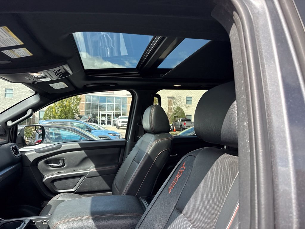 Used 2022 Nissan Titan PRO-4X w/ Pro-4x Convenience Package AWD/4WD image 5