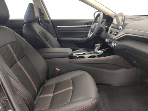Used 2024 Nissan Altima 2.5 SR FWD image 21