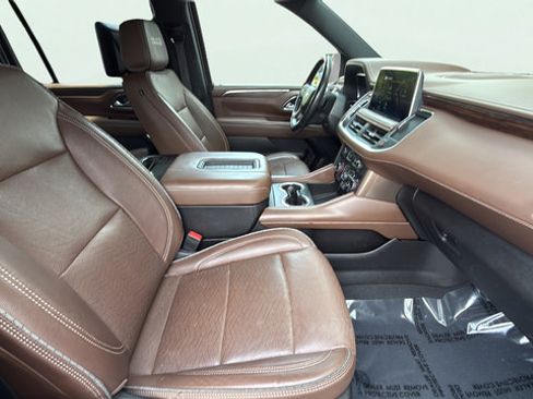 Used 2023 Chevrolet Suburban High Country w/ Advanced Technology Package AWD/4WD image 20