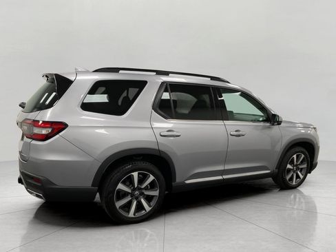 Used 2023 Honda Pilot Touring image 3