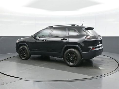 Used 2019 Jeep Cherokee Latitude w/ Cold Weather Group image 5