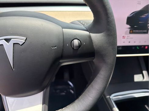 Used 2024 Tesla Model Y Long Range AWD/4WD image 15