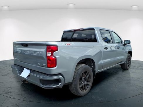 Used 2023 Chevrolet Silverado 1500 Custom image 3