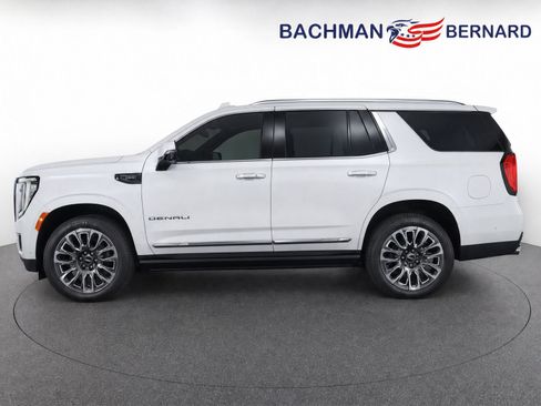 Used 2023 GMC Yukon Denali Ultimate w/ LPO, Floor Liner Package AWD/4WD image 4