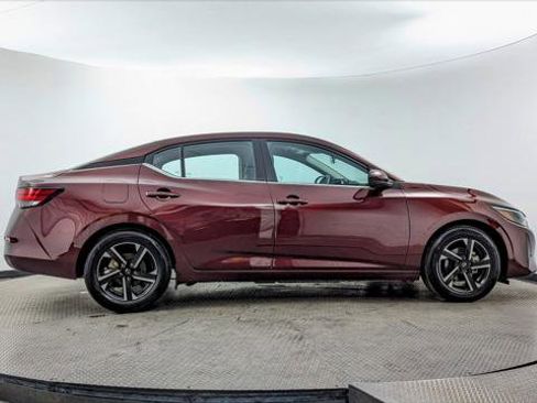 Used 2025 Nissan Sentra SV image 9