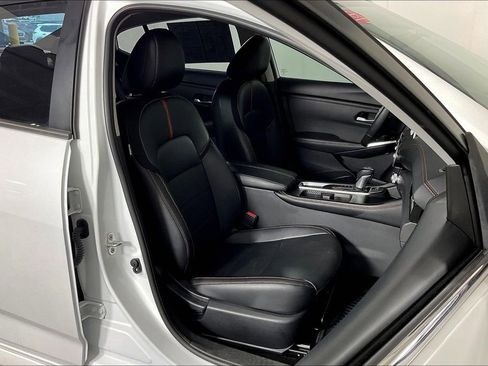 Used 2024 Nissan Sentra SR w/ SR Premium Package image 10