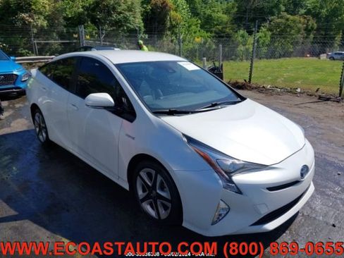 Used 2016 Toyota Prius Four Touring image 3