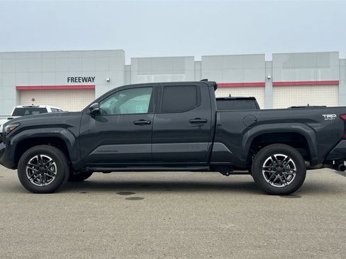 Used 2024 Toyota Tacoma TRD Sport image 9