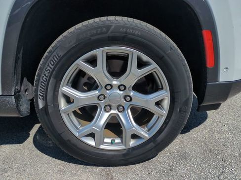 Used 2022 Jeep Wagoneer Series II RWD image 11