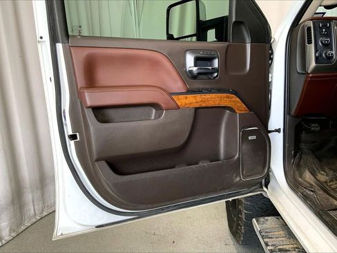 Used 2018 Chevrolet Silverado 2500 High Country w/ Duramax Plus Package AWD/4WD image 21