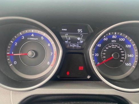 Used 2016 Hyundai Elantra SE image 2