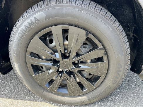 Used 2020 Nissan Rogue Sport S image 12