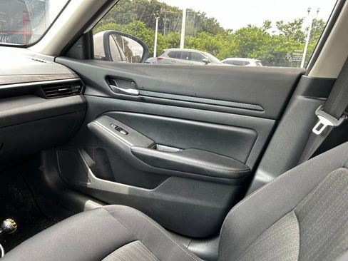 Certified 2024 Nissan Altima 2.5 SV w/ SV Premium Package FWD image 13