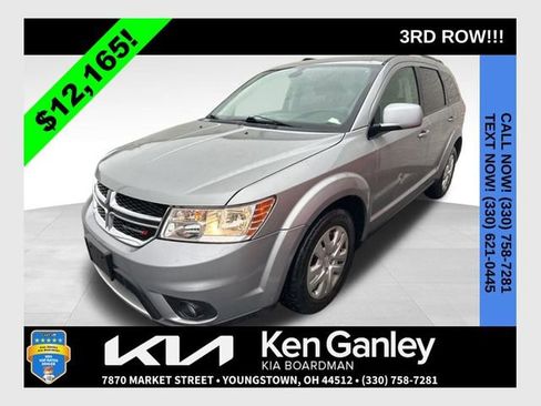 Used 2019 Dodge Journey SE image 1