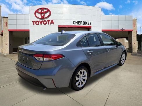 Used 2025 Toyota Corolla LE FWD image 5