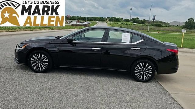 Used 2025 Nissan Altima 2.5 SV FWD image 5