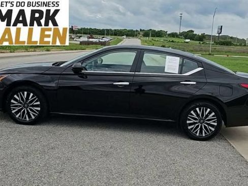 Used 2025 Nissan Altima 2.5 SV FWD image 5
