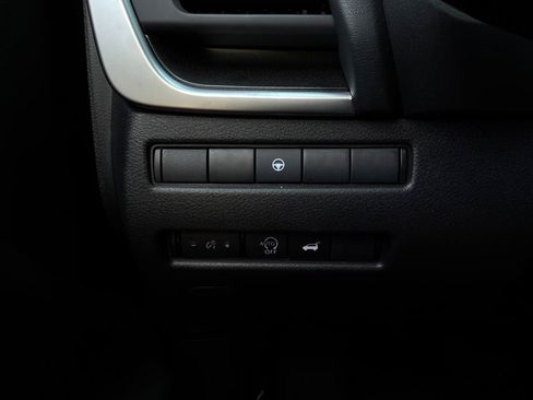 Used 2025 Nissan Rogue SV FWD image 24
