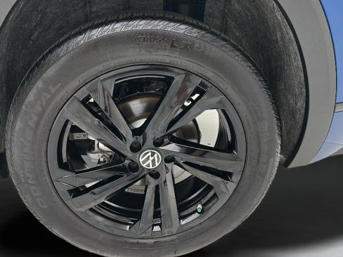 Used 2025 Volkswagen Atlas Cross Sport SEL R-Line AWD/4WD image 9