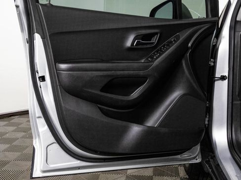 Used 2021 Chevrolet Trax LT image 32