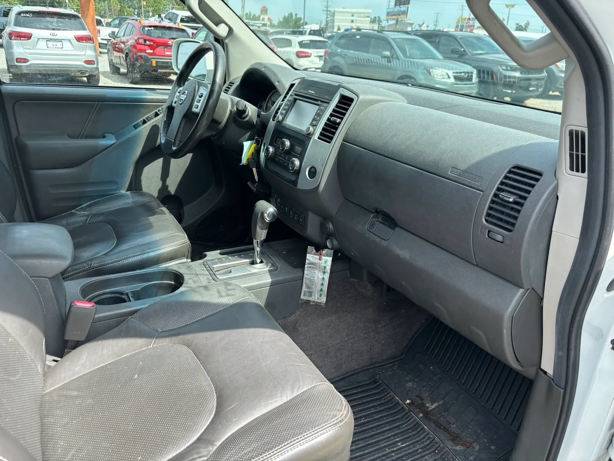 Used 2015 Nissan Frontier PRO-4X w/ Pro-4x Luxury Package AWD/4WD image 17
