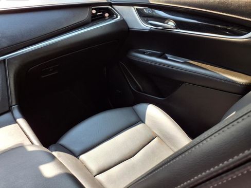 Certified 2022 Cadillac XT5 Premium Luxury image 10