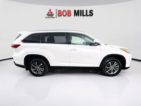 Used 2019 Toyota Highlander XLE AWD/4WD image 8