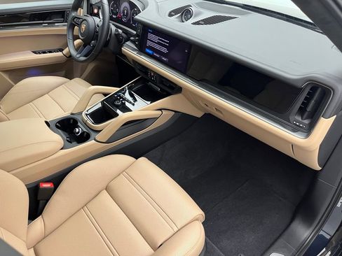 Used 2024 Porsche Cayenne Turbo image 38