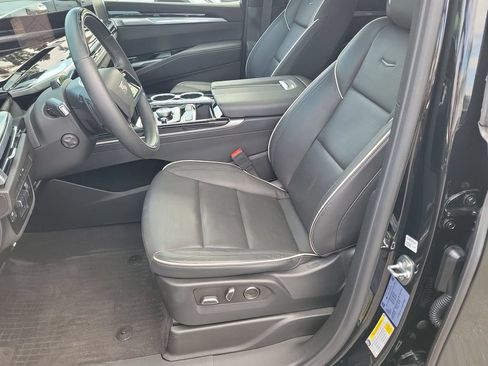 Certified 2025 Cadillac Escalade ESV Sport AWD/4WD image 19