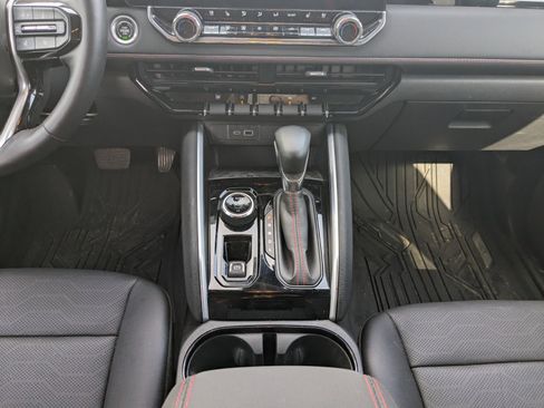 Used 2023 Chevrolet Colorado Z71 w/ Z71 Convenience Package 2 image 17