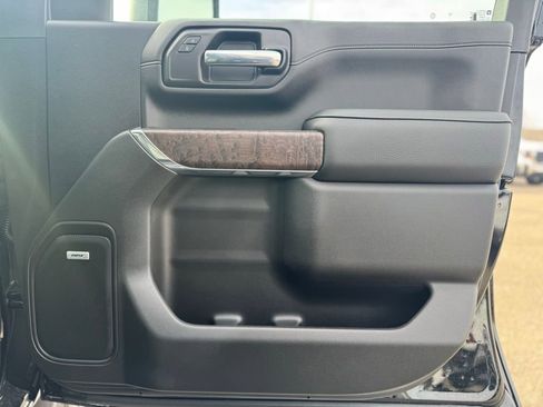 Used 2023 GMC Sierra 2500 Denali image 11