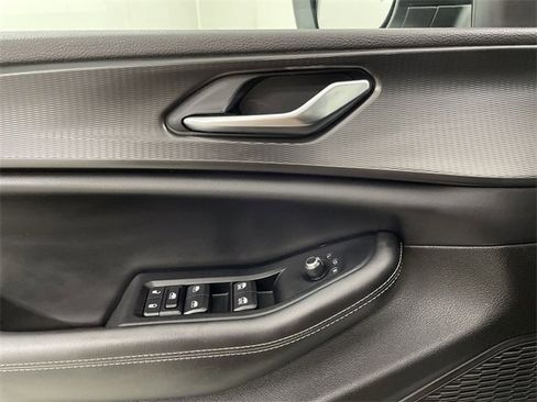 Used 2024 Jeep Grand Cherokee Laredo image 22