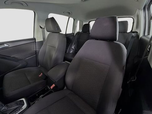 Used 2015 Volkswagen Tiguan S image 11
