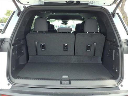 New 2026 Chevrolet Traverse LT w/ Enhanced Driving Package FWD image 12