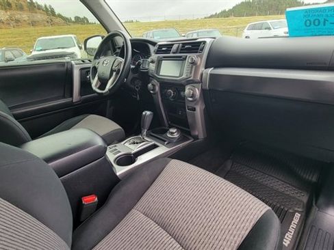 Used 2018 Toyota 4Runner SR5 AWD/4WD image 41