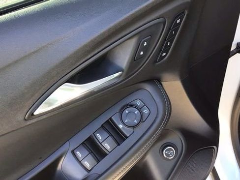 Used 2020 Buick Encore GX Essence w/ Experience Buick Package image 17