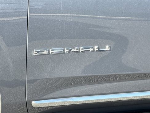 Used 2021 GMC Yukon Denali w/ Denali Premium Package image 21