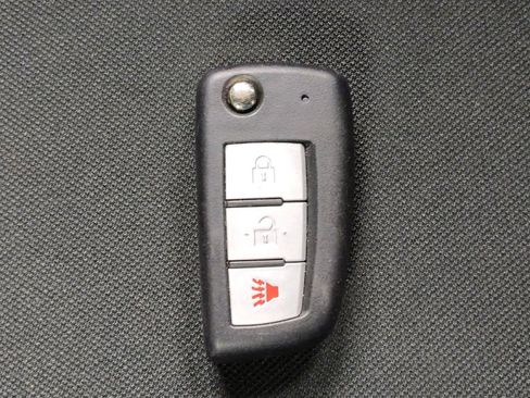 Used 2025 Nissan Versa S FWD image 32
