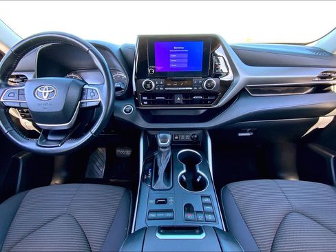 Certified 2024 Toyota Highlander LE image 15