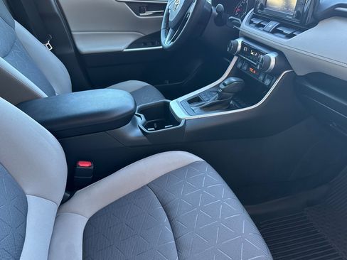 Used 2022 Toyota RAV4 XLE image 17