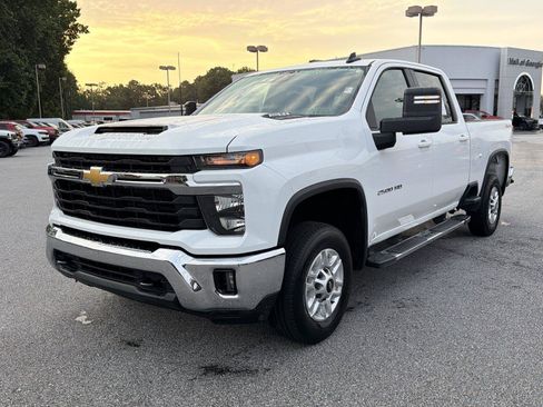Used 2025 Chevrolet Silverado 2500 LT w/ Convenience Package AWD/4WD image 2