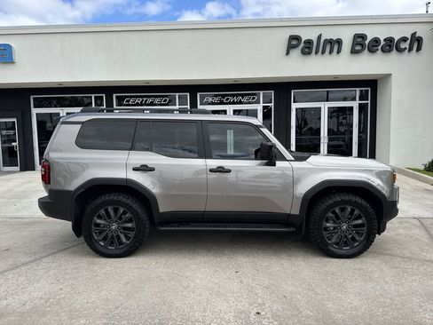Used 2025 Toyota Land Cruiser w/ Premium Package AWD/4WD image 5