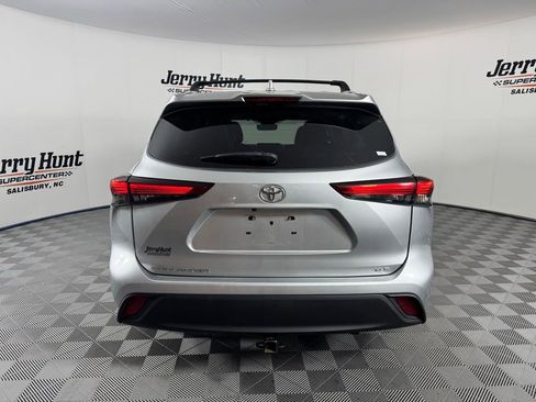 Used 2021 Toyota Highlander XLE FWD image 8