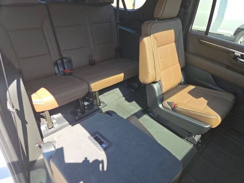 New 2026 Chevrolet Suburban High Country AWD/4WD image 24